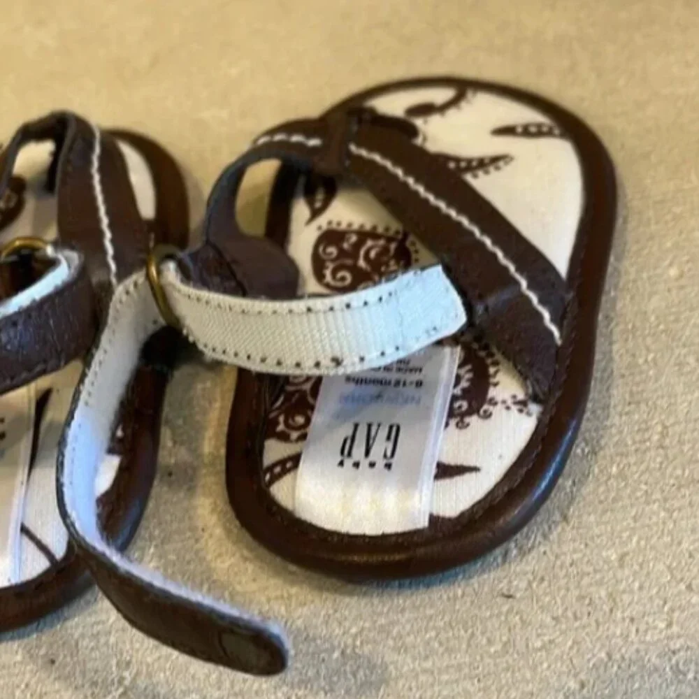 Baby Gap brown flip flops sandals flowers straps velcro Size Newborn 6-12 months
